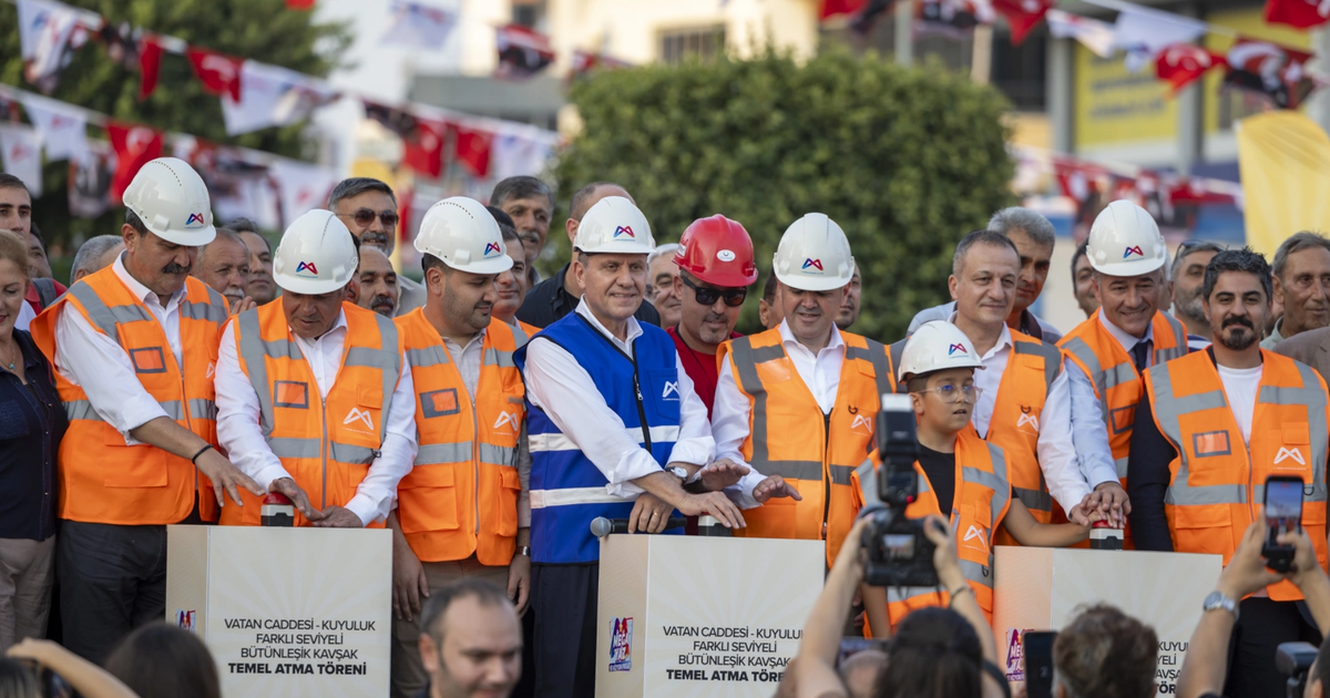 Mersin’de ulaşım için dev yatırım! Vatan Caddesi-Kuyuluk Kavşağı’nın temeli atıldı