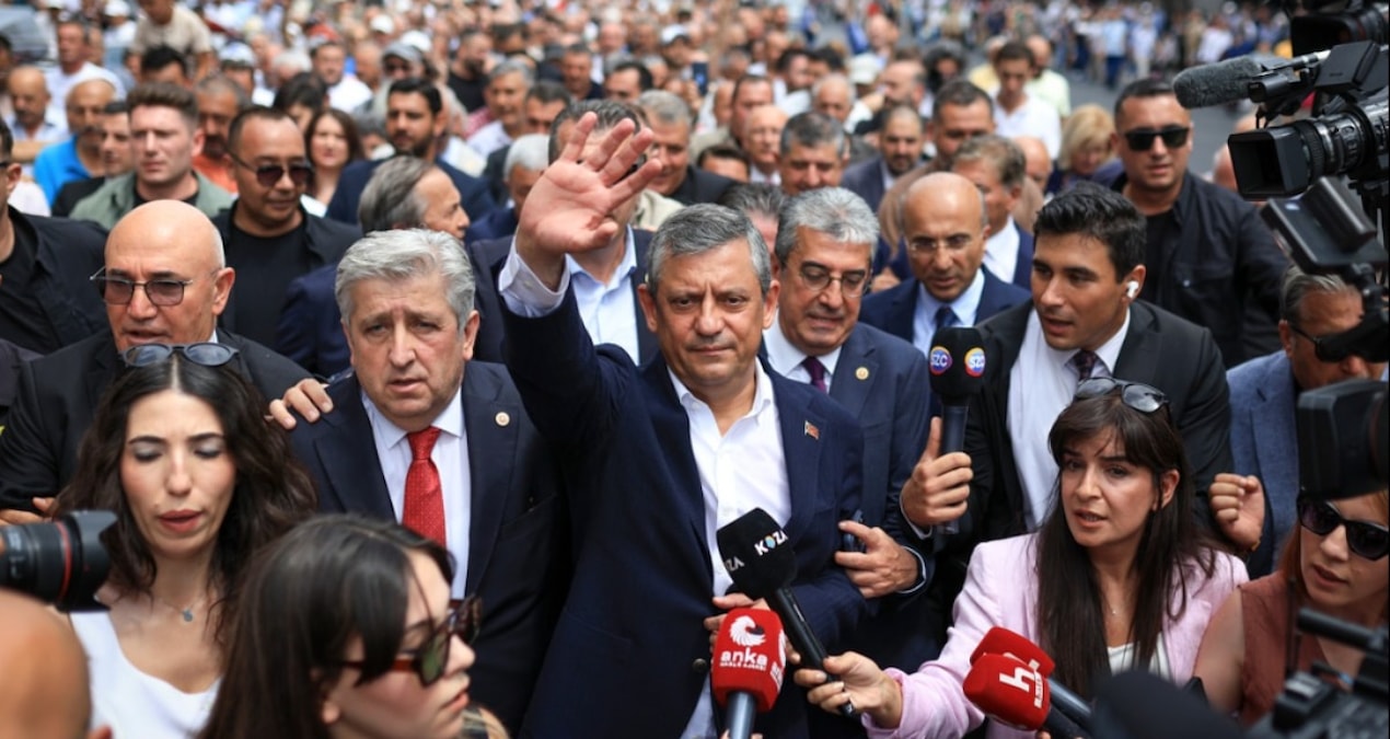 Türk siyasetine soluk: YENİ Parti