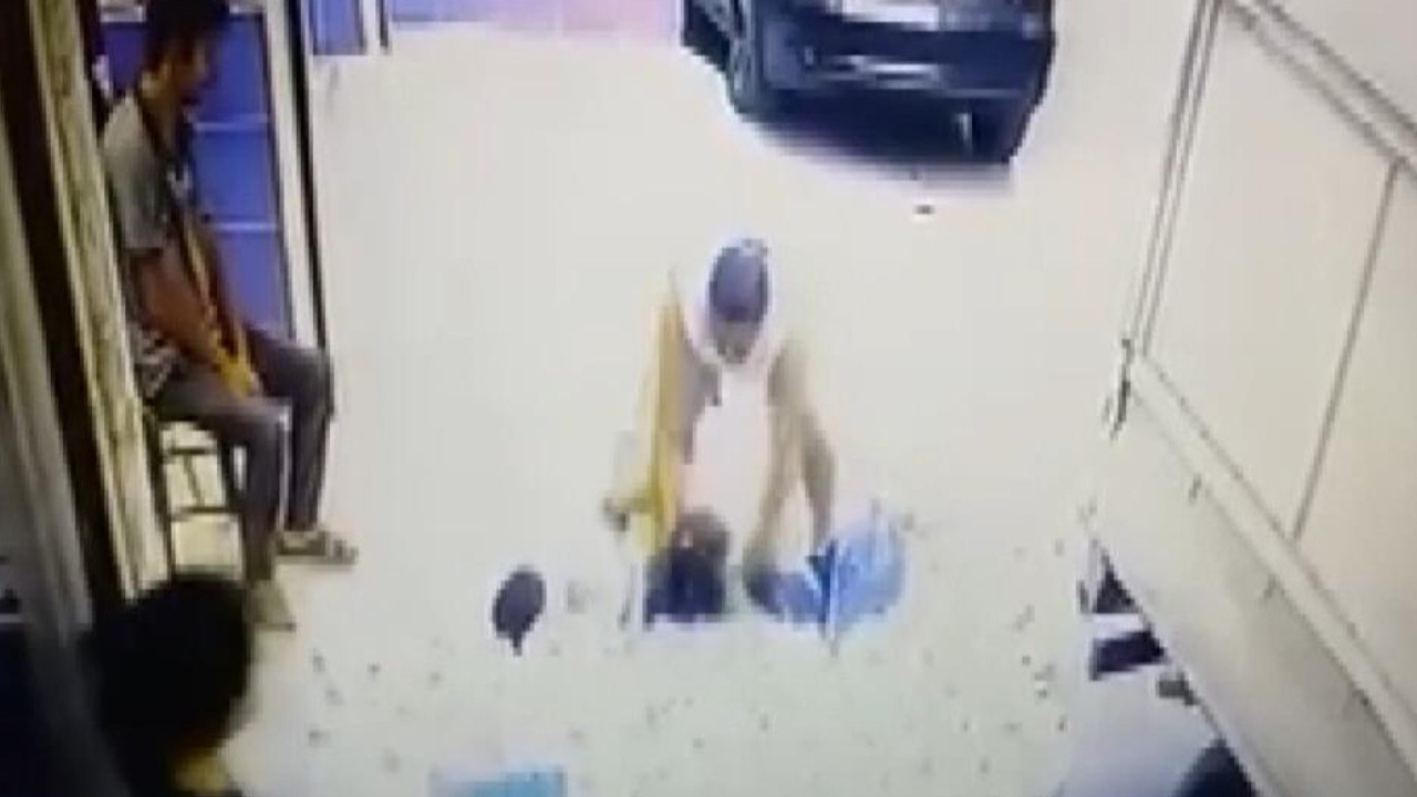 Oyun oynayan çocukları yere yatırıp darbetti: 4 suç kayıtlı şahıs tutuklandı