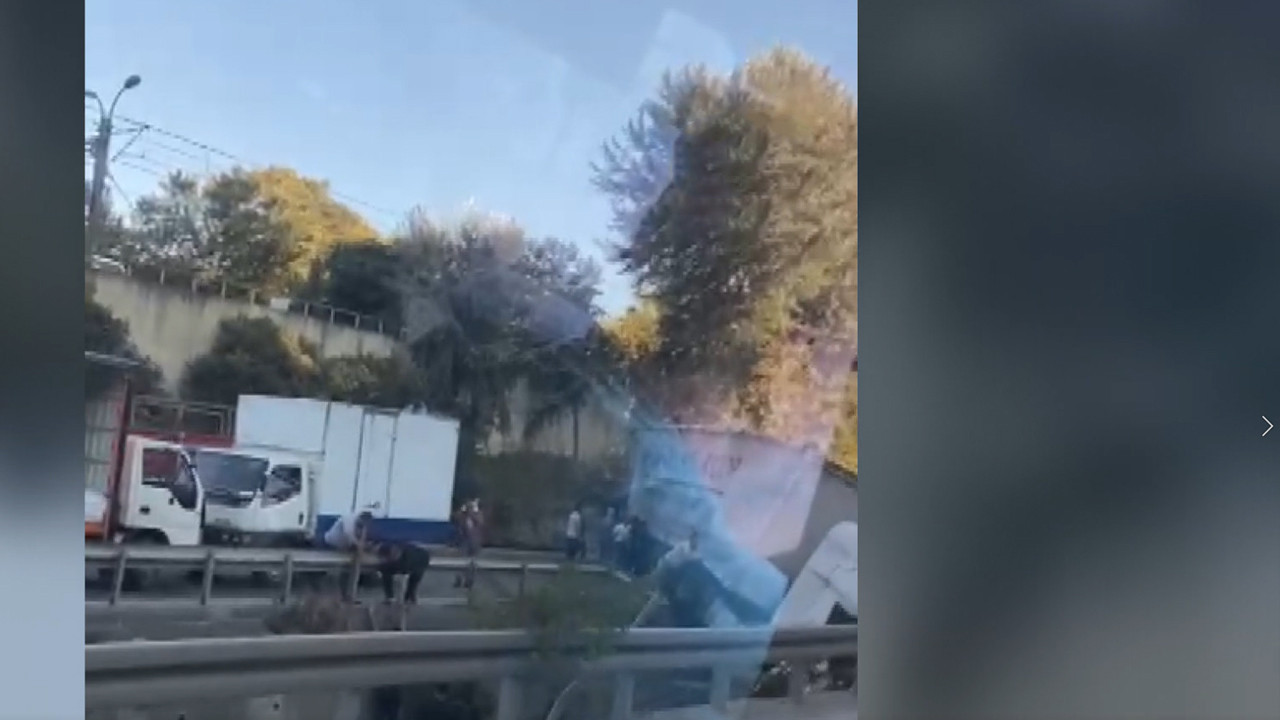 TIR sürücüsü kabine sıkıştı: Esenlerde hareketli anlar
